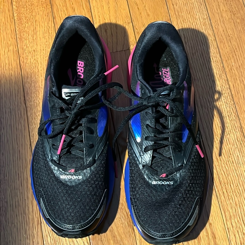 BROOKS Launch 4 Black Pink Blue Running Sneakers size 9.5